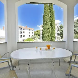  Apartment Gloria